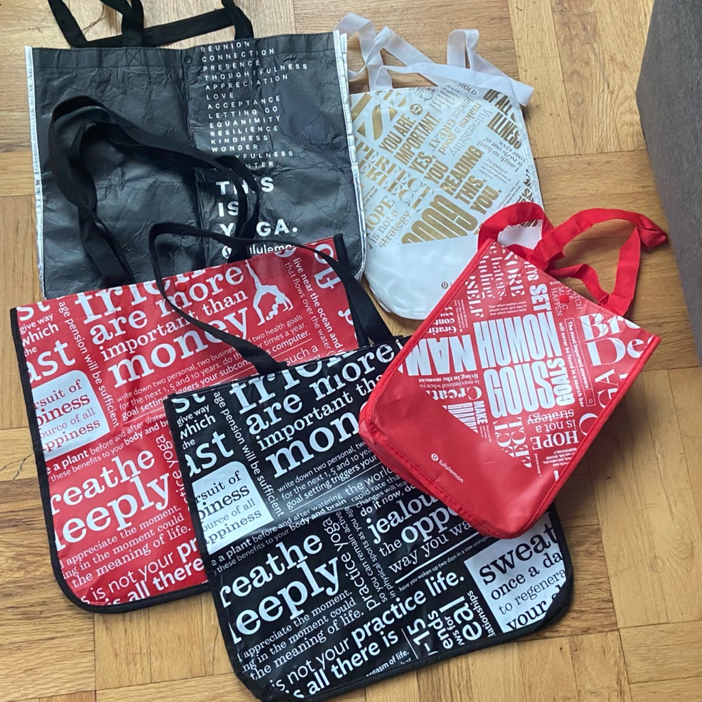 Lululemon shopper totes